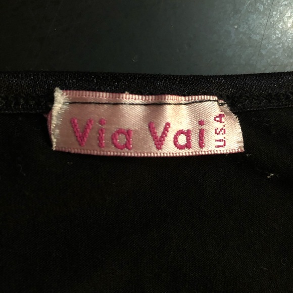 Simple Black Dress - Picture 4 of 6